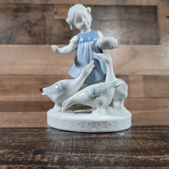 Gerold Porzellan Girl Feeding Geese #5245 Porcelain Figurine Bavaria W. Germany - Picture 1 of 11